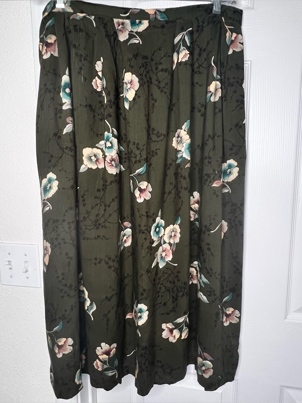 VTG  Bentley Plus Sz 20 Skirt  Green Floral 100% Rayon Midi Skirt Women’s